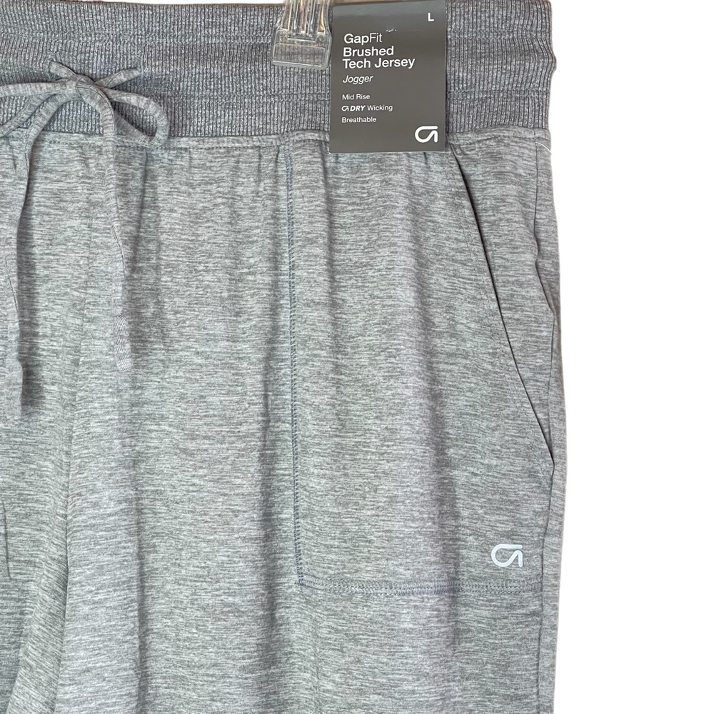 ⬇️NWT GAPFit Brushed Tech Jersey Ankle Joggers - Picture 3 of 5